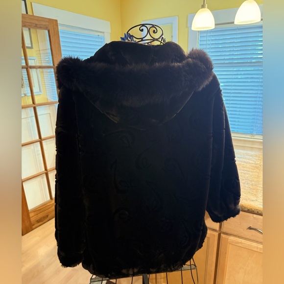Gallery Winter Coat with real Fox Trimmed Hood - Picture 2 of 6